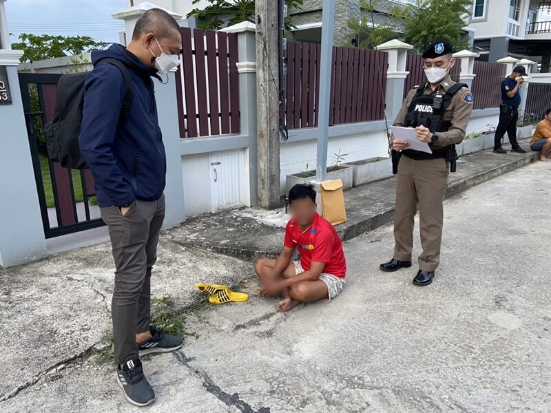 กองปราบ นำกำลังเจ้าหน้าที่บุกตรวจค้น 14 จุด ตรัง-ภูเก็ต ล้างเครือข่ายยาเสพติด "แดง ศรีเทพ" สั่งฆ่าทวงหนี้