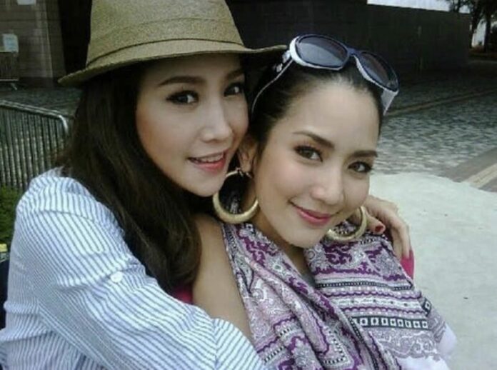 แซม - ใบเฟิร์น ร่วมแสดงความอาลัย