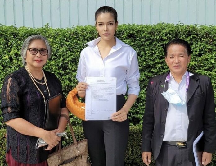 ฟ้าใส ปวีณสุดา เดินหน้าแจ้งความ