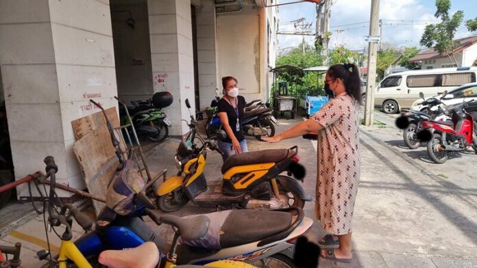 น.ส.จิตรา เกษศรีรัตน์ เจ้าหน้าที่นิติบุคคล การเคหะชุมชนนนทบุรี 2 ชี้แจงหลังสาวโวย