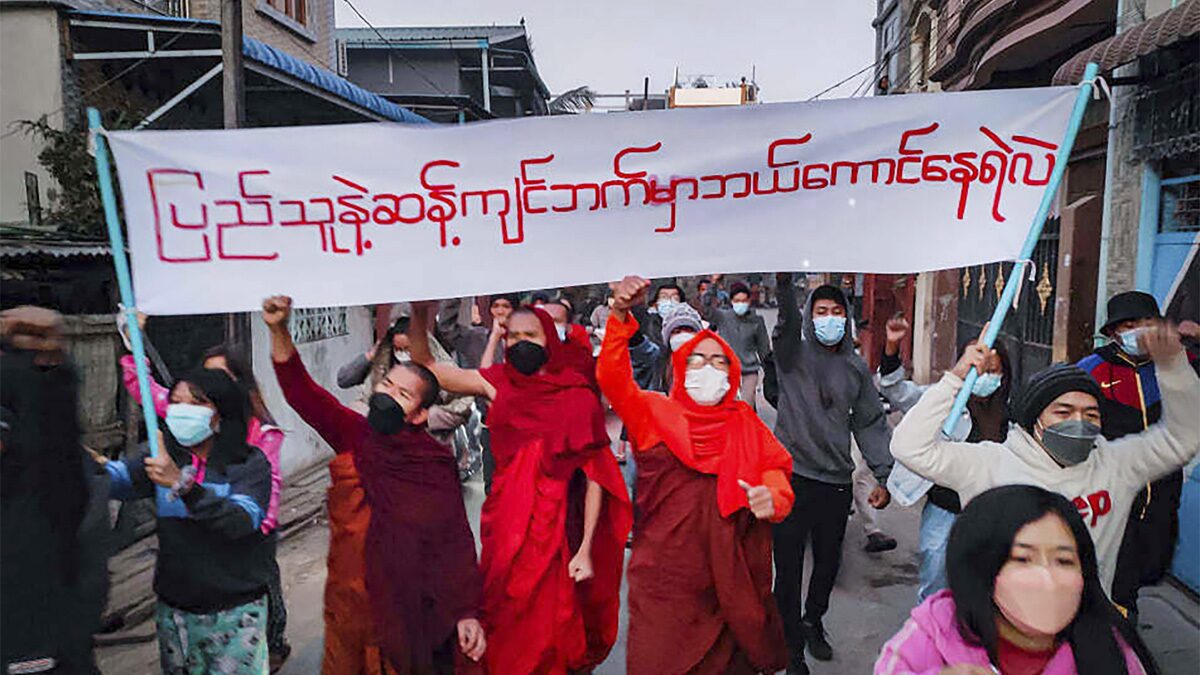 พระสงฆ์ ร่วมประท้วง 1ปีรัฐประหาร เมียนมา