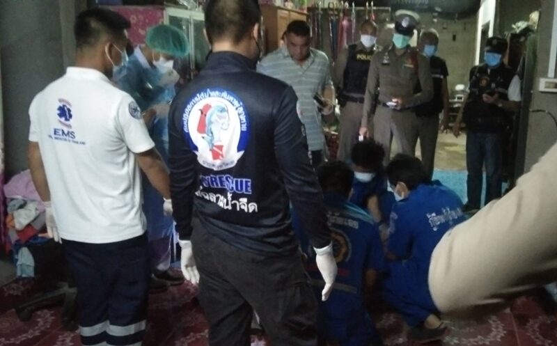 อดีต สห. โหด ฉุนพ่อตา ชักปืน .38 กระหน่ำยิง 5 นัด เสียชีวิตคาห้องรับแขกในบ้านพัก จ.เลย ก่อนรีบหลบหนีไป