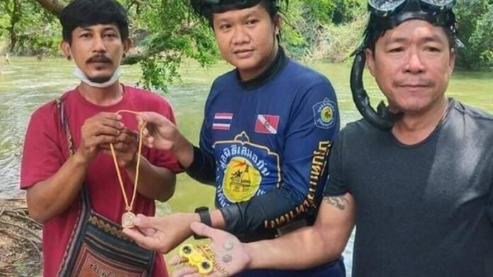 ทอง