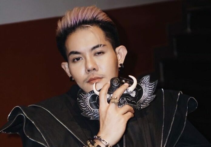 เก่ง ธชย ปะทะคอลเซ็นเตอร์