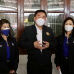 รมว.สุชาติ’ ห่วงผู้ประกันตนทุพพลภาพ ส่ง ‘คณะที่ปรึกษา’ ‘รอง สปส.’ ลงพื้นที่ให้กำลังใจถึงบ้านที่นนทบุรี