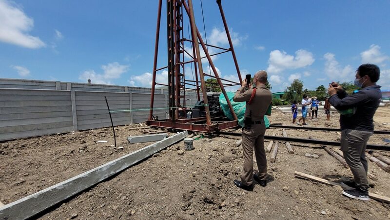 สลด เสาเข็มหัก ตกจากปั้นจั่น กระแทกร่างคนคุมเครื่องเสียชีวิตคาที่ขณะก่อสร้างหมู่บ้านในพื้นที่ จ.สมุทรปราการ