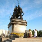 กองทัพไทย จัดพิธีวางพวงมาลา สมเด็จพระนเรศวรมหาราช