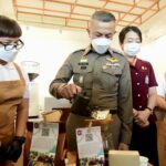 ผบ.ตร.-นายกสมาคมแม่บ้านตำรวจ เปิดร้านกาแฟ "ปันรักษ์ คาเฟ่"
