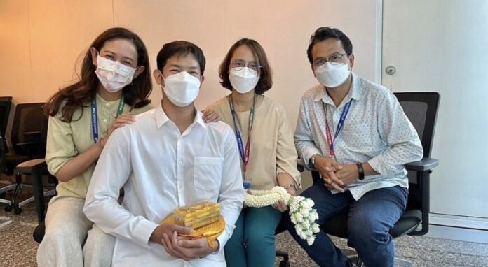 เพื่อน คณิน เดินสายไหว้ผู้ใหญ่
