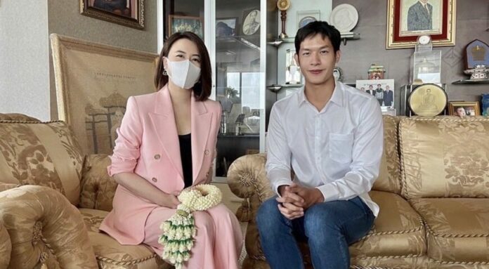 เพื่อน คณิน เดินสายไหว้ผู้ใหญ่