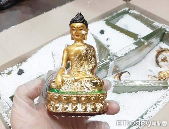 พระพุทธรูปขนาดเล็ก 24 องค์