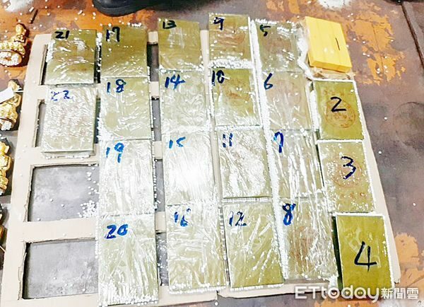 เฮโรอีนอัดแท่ง 22 แท่ง