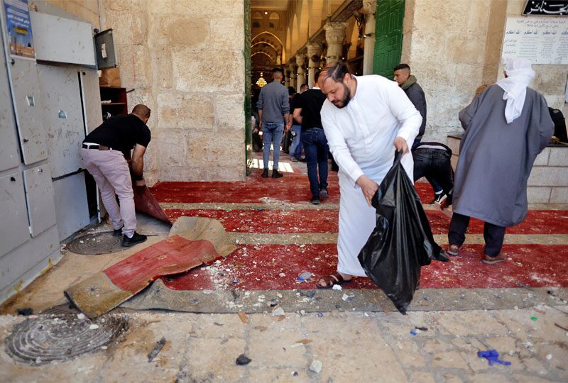 Israeli-Jewish Police 'Clashing Out'