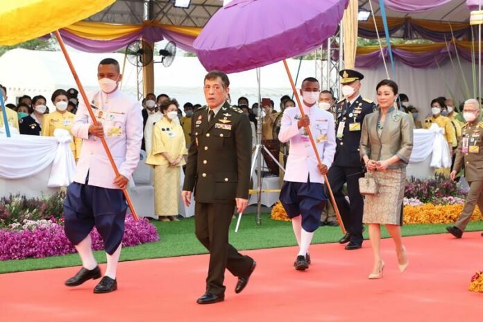 ในหลวง-เสด็จอ่างทอง