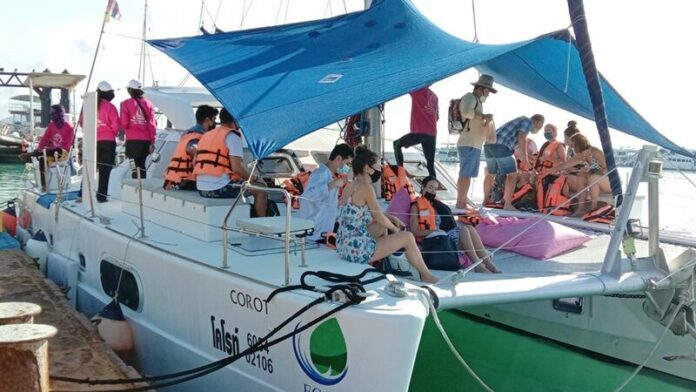 นั่งเรือ