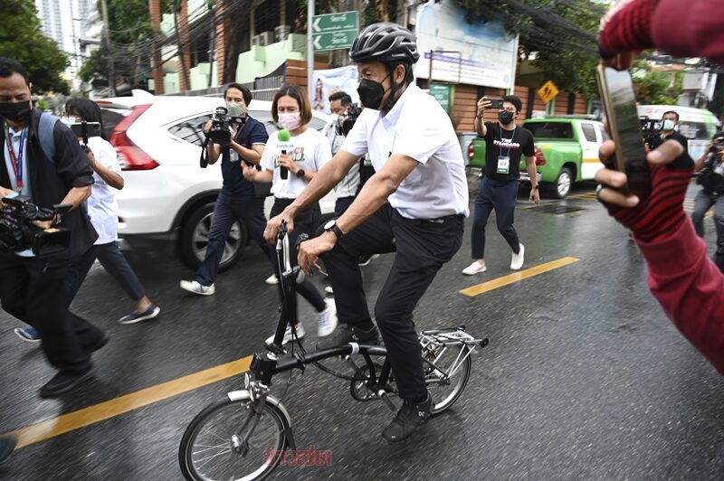 ชัชชาติ ปั่นจักรยาน มา เลือกตั้งผู้ว่าฯ กทม. - ส.ก. ระบุ วันนี้สบายใจมาก นอนหลับเต็มอิ่ม
