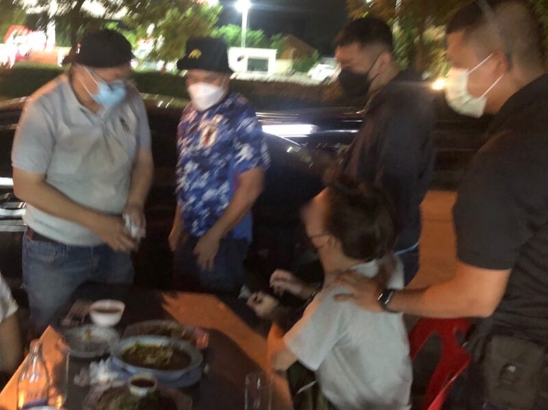 ตำรวจ บุกรวบ หนุ่มแก๊งยานรก ขายยาเค ผ่านเฟซบุ๊ก คาร้านข้าวต้มย่านอนุสาวรีย์ หลังส่งสายลับล่อซื้อ