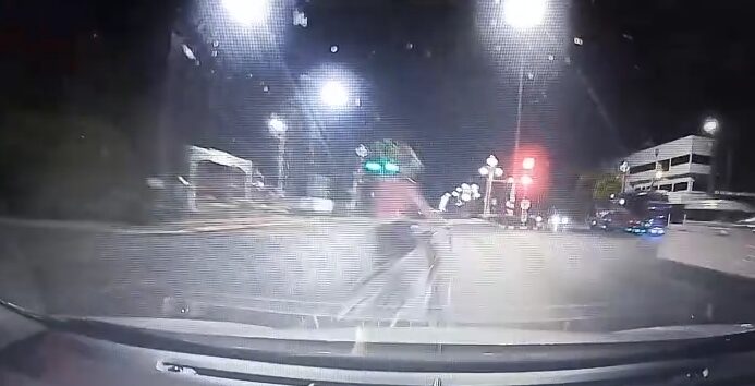 Phra Nakhon Si Ayutthaya Police Station  Prepare to report more charges: car driver crashed into foreign girl, confused light signal, died 