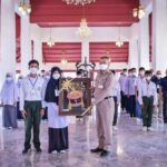 ผู้บัญชาการทหารเรือ ให้โอวาท เยาวชนโครงการรวมใจไทยเป็นหนึ่งกองทัพเรือ