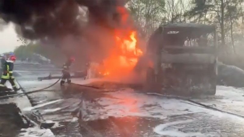บัสชนรถบรรทุกเชื้อเพลิง “ไฟเผาวอด” คร่าทะลุ 25 ศพ