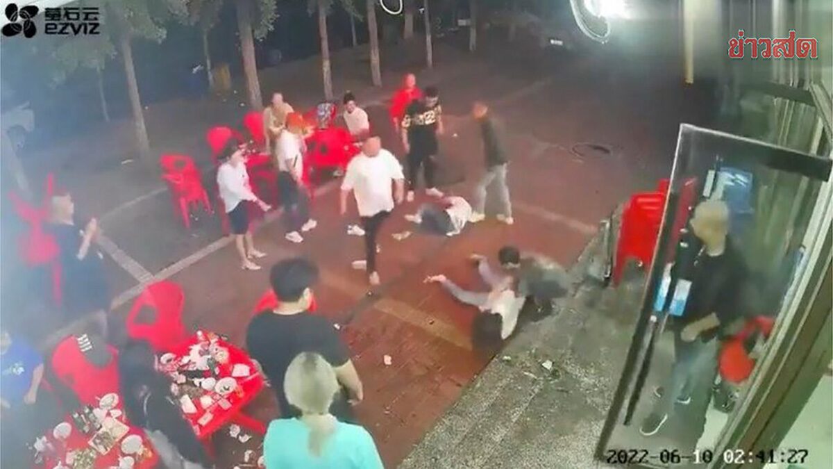 รองตำรวจท้องถิ่นจีน ถูกปลด เซ่นทำคดีรุมทุบตีผู้หญิง 4 คน