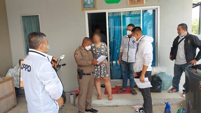 ตำรวจ ปคบ. นำกำลังเจ้าหน้าที่บุกรวบอดีต ผู้ช่วยเภสัชกร ลักลอบขายยาลดน้ำหนักผิดกฎหมาย
