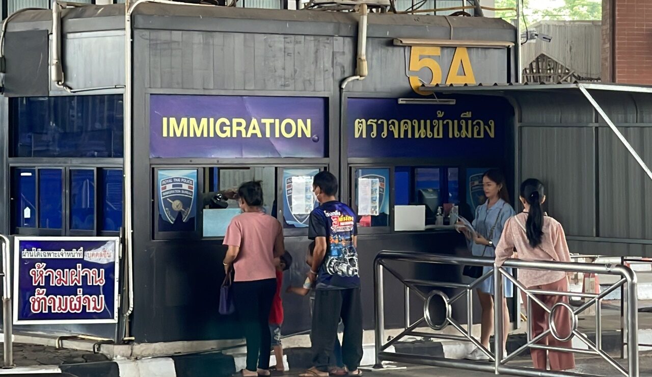 วิกฤตเงินกีบเฟ้อ ส่งผลกระทบธุรกิจไทย แนะนทท.แลกเงินกีบก่อนท่องเที่ยวลาว »  หนองคาย