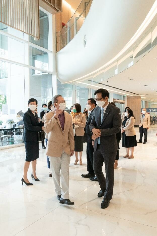 คณะผู้บริหาร รพ. เมดพาร์ค และ ผู้บริหาร บริษัท ปตท. จำกัด (มหาชน)