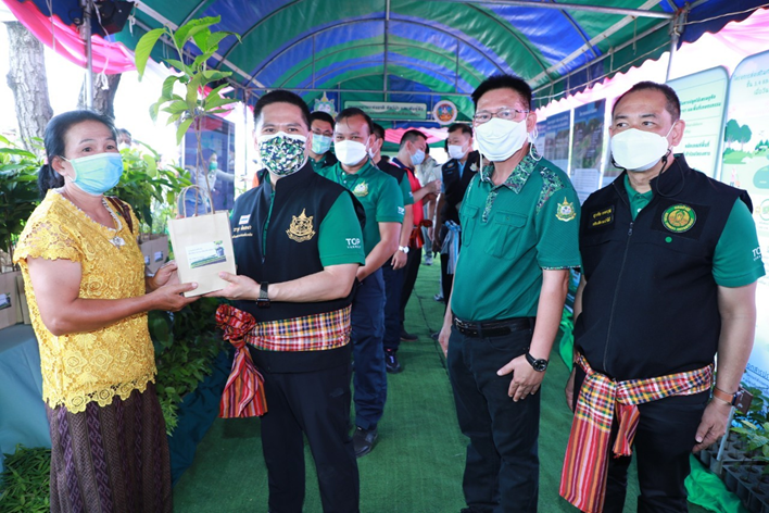 นายวราวุธ ศิลปอาชา รัฐมนตรีว่าการกระทรวงทรัพยากรธรรมชาติและสิ่งแวดล้อม (รมว.ทส.)