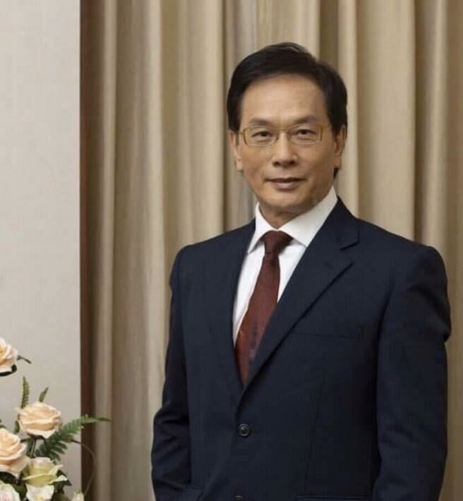 นายแพทย์สัมพันธ์ คมฤทธิ์ อดีตเลขาธิการแพทยสภา และประธานชมรมแพทย์เพื่อวิชาชีพแพทย์