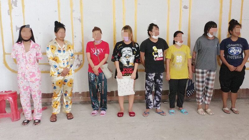 สดจากสนามข่าว - ตามตร.ทลายแก๊งคอล ประสานตำรวจกัมพูชา ค้นกาสิโนจับ21คนไทย