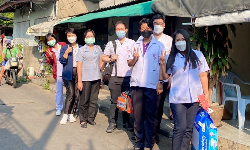 นักกายภาพหญิง
