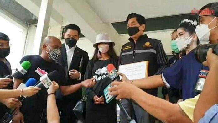 หมอปลาร้อง