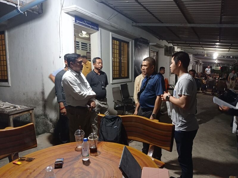 กระทรวงดีอี ร่วมกับ ตำรวจ PCT ประสานกัมพูชา ทลาย 4 แก๊งคอลเซ็นเตอร์ รวบผู้ต้องหา 74 คน ส่งกลับไทยดำเนินคดี