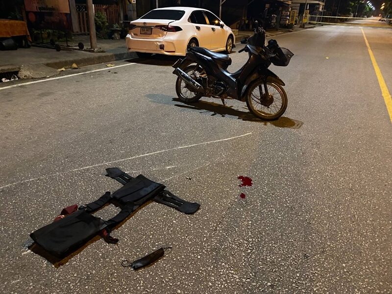 2 คนร้ายโหด ขับจักรยานยนต์ประกบ ยิงตำรวจ โก-ลก เสียชีวิตในพื้นที่ จ.นราธิวาส