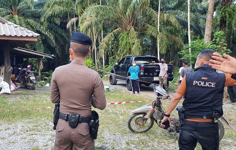 สลด ลูกเมายา ทำร้ายคนในครอบครัว คว้ามีดพร้าหวังฆ่าพ่อ เจอลูกซองยิงสวนเสียชีวิตคาบ้าน แฉประวัติ