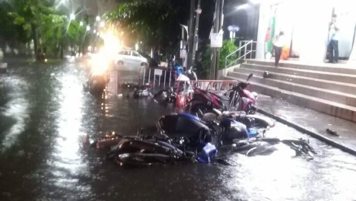 ฝนกระหย่ำ