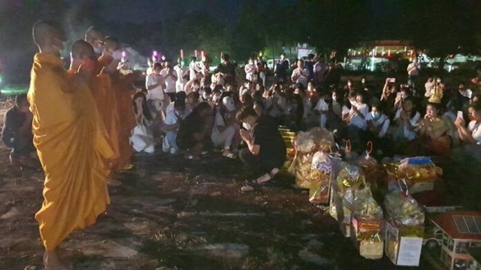 ผี