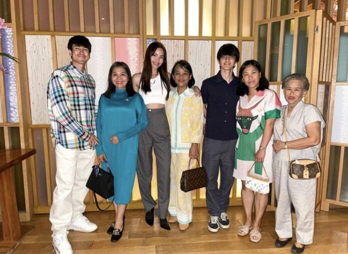 ณเดชน์ - ญาญ่า เผย ภาพ 2 ครอบครัว