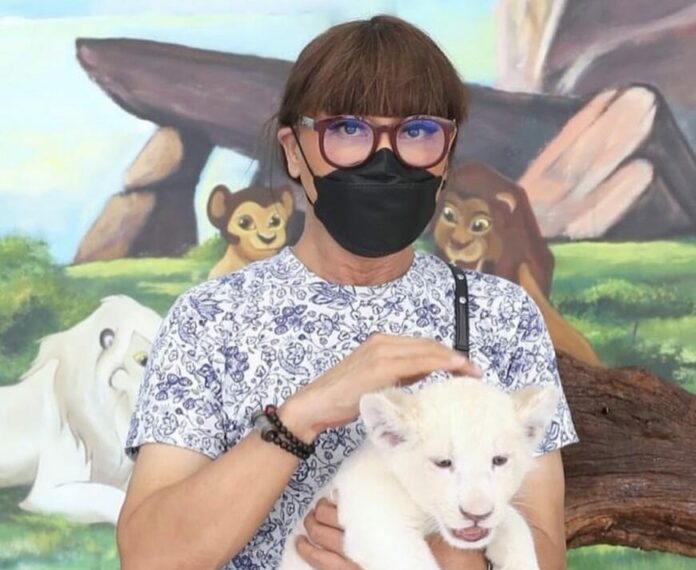มัม ลาโคนิคส์ เปิดให้เห็นจะๆ