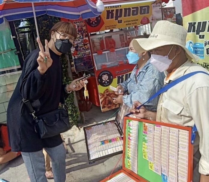 มัม ลาโคนิคส์ เปิดให้เห็นจะๆ