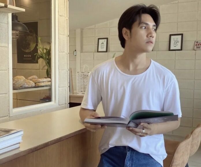 บลู พสิษฐ์ (ร้องนำ)