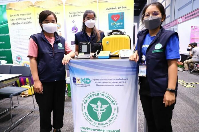 โชว์นวัตกรรมเครื่องวัดความดัน ‘BP Sure’ ปลื้ม! แห่ตรวจหาภัยเงียบล้นงาน Healthcare 2022