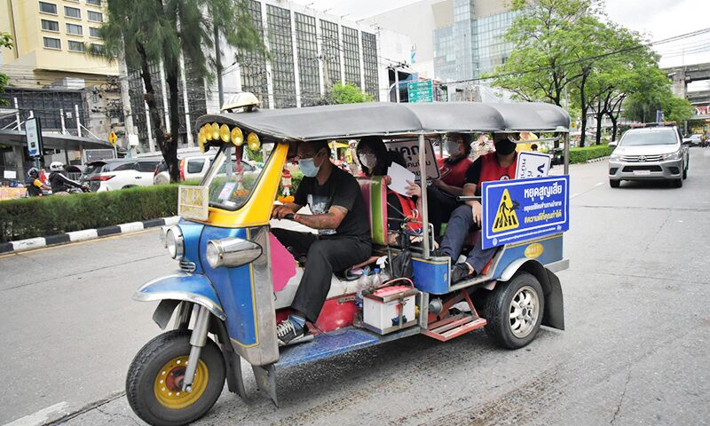 สร้างความปลอดภัยบนทางม้าลาย