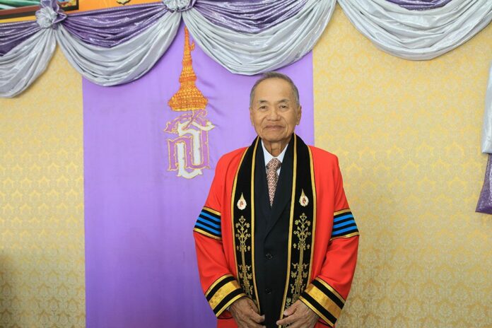 ปริญญาปรัชญาดุษฎีบัณฑิตกิตติมศักดิ์ สาขาวิชาบริหารธุรกิจ