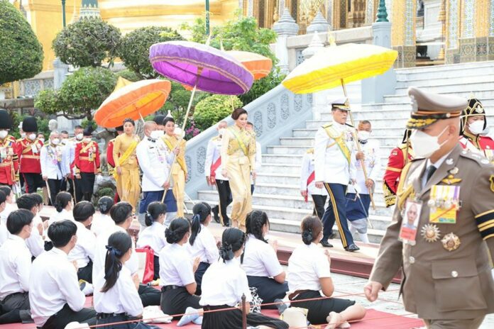 ในหลวง-พระราชินี เสด็จฯ บำเพ็ญพระราชกุศล เนื่องในวันเฉลิมพระชนมพรรษา
