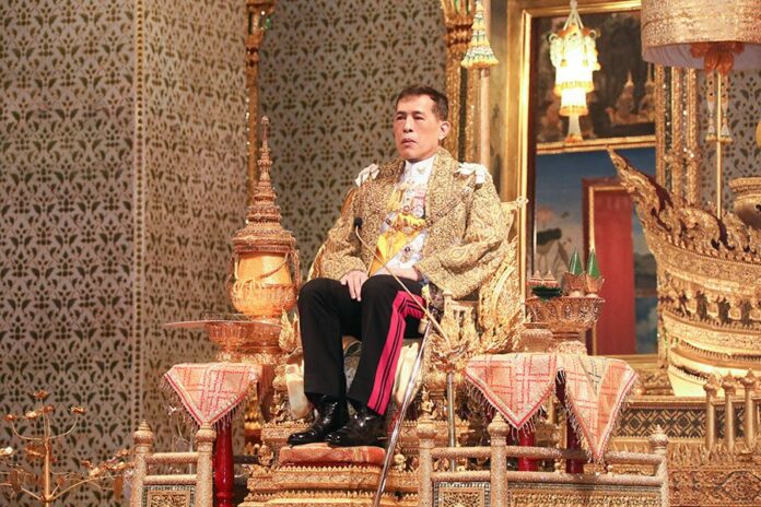 ในหลวง-พระราชินี เสด็จฯ บำเพ็ญพระราชกุศล เนื่องในวันเฉลิมพระชนมพรรษา