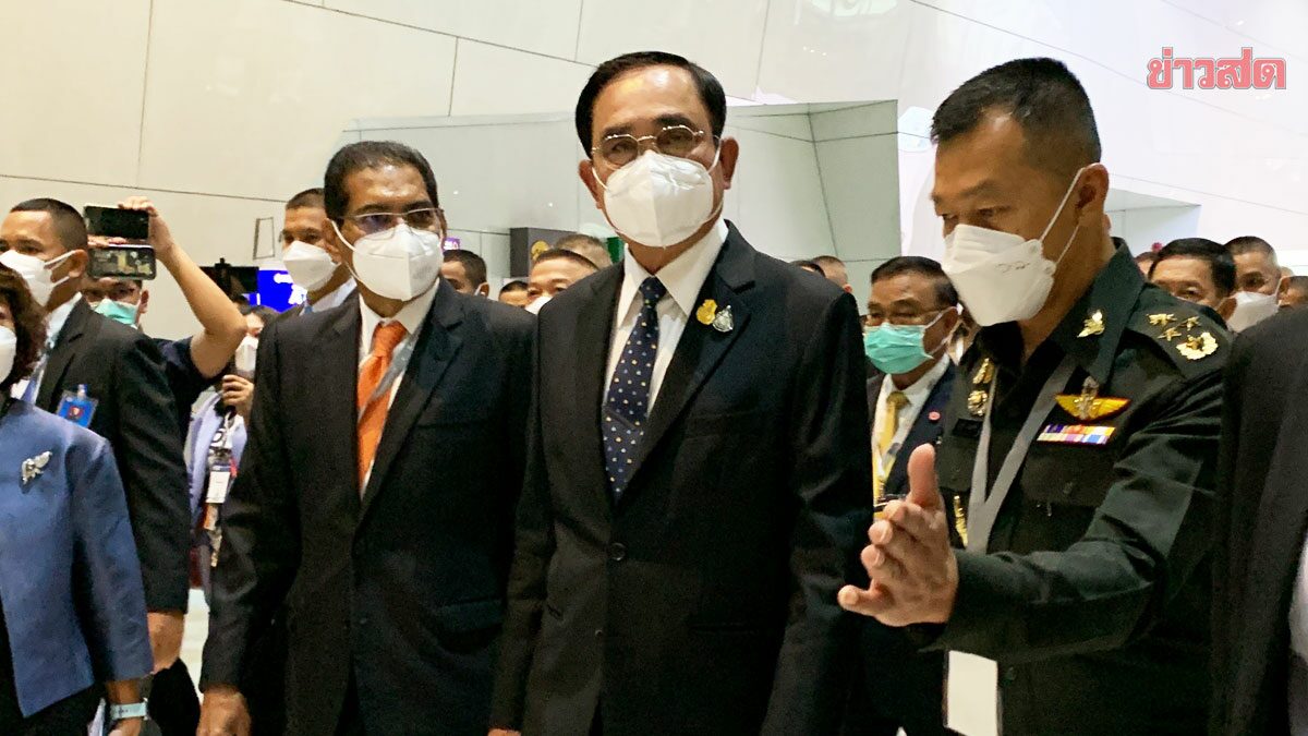 งานแรก! ประยุทธ์ เคร่งขรึม ปรากฎตัวต่อสาธารณชนครั้งแรก รปภ.อารักขาเข้ม งานแรก! ประยุทธ์ เคร่งขรึม ปรากฎตัวต่อสาธารณชนครั้งแรก รปภ.อารักขาเข้ม