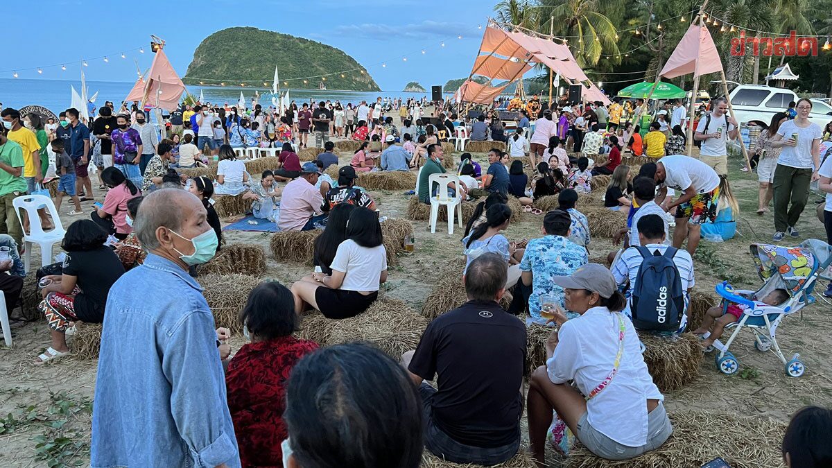 แห่เที่ยวแน่นชายหาด "ตลาดลงเล"คึกคัก แม่ค้าสุดปลื้มเจอซบเซาโควิดมานาน - ข่าวสด