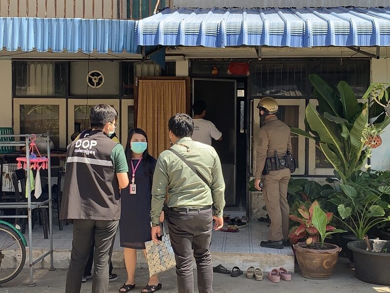 ร้อง "สายไหมต้องรอด" ลูกสาว ด่าทอ-ทุบตีแม่ วัย 94 ปี เพื่อนบ้านอัดคลิปแฉ